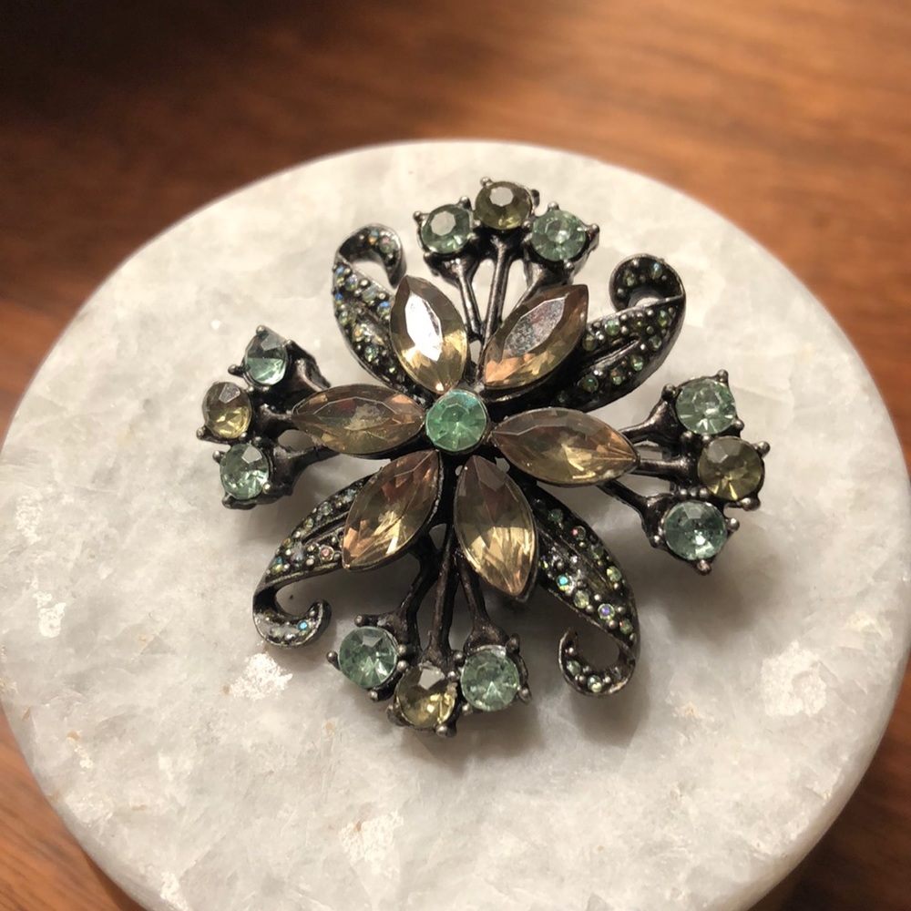 90s brooch